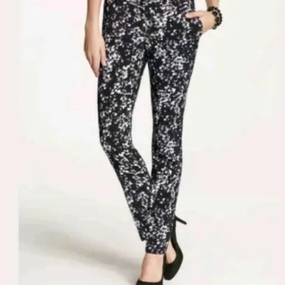 Ann Taylor Pants - ANN Taylor Black and Grey Floral Career Pant Size 2P